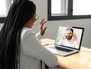 Ventajas y desafíos de la psicología online y presencial